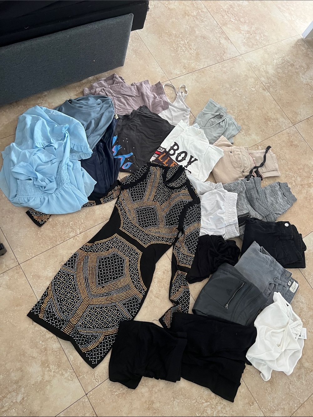 Women’s 19 piece clothing bundle